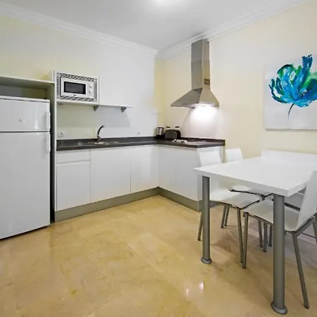 Kn Panoramica アパートホテル アデヘ