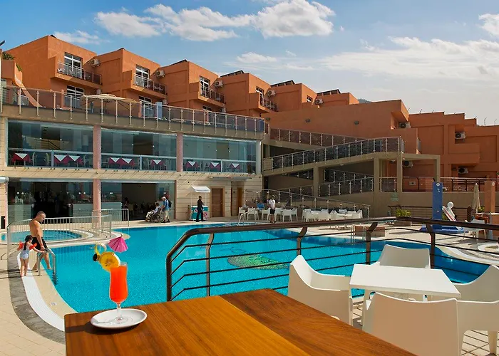 Kn Panorámica Apartmanhotel 3*